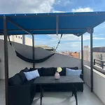 In 4 Bedroom Penthouse With Stunning Patio