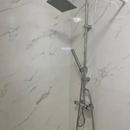 Bed and Breakfast In 4 Bedroom Penthouse With Stunning Patio
