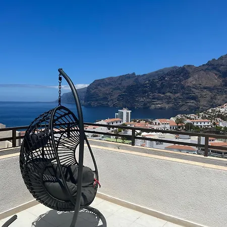 In 4 Bedroom Penthouse With Stunning Patio