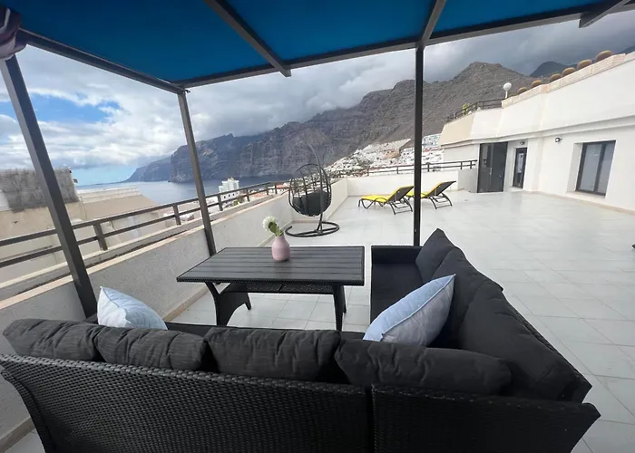 In 4 Bedroom Penthouse With Stunning Patio