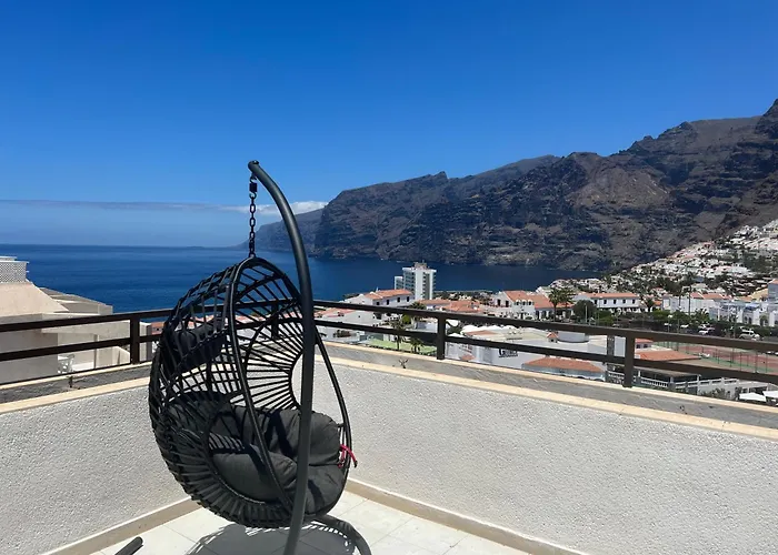 In 4 Bedroom Penthouse With Stunning Patio
