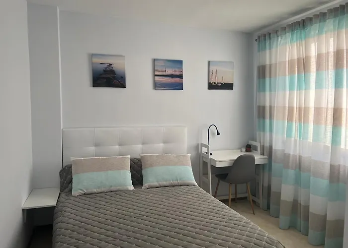 In 4 Bedroom Penthouse With Stunning Patio B&B *