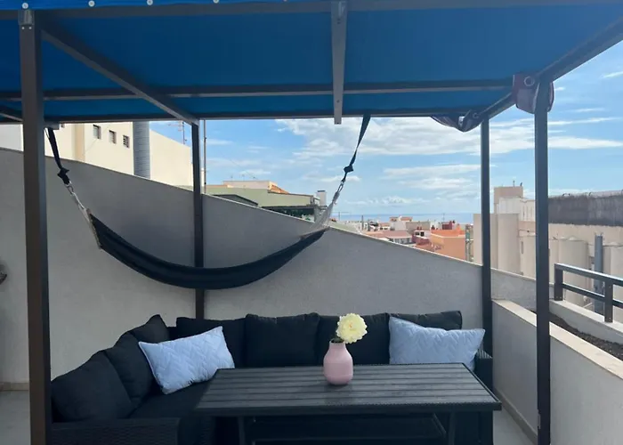 In 4 Bedroom Penthouse With Stunning Patio