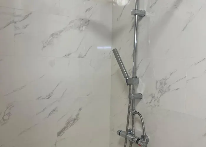 B&B In 4 Bedroom Penthouse With Stunning Patio